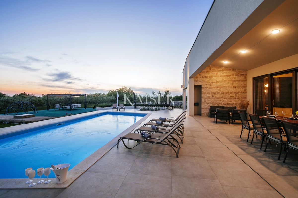 Casa Smoković, Zemunik Donji, 320m2