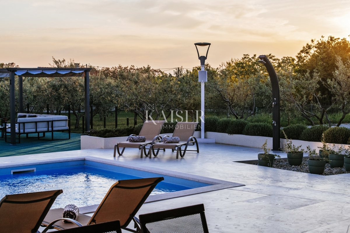 Casa Smoković, Zemunik Donji, 320m2