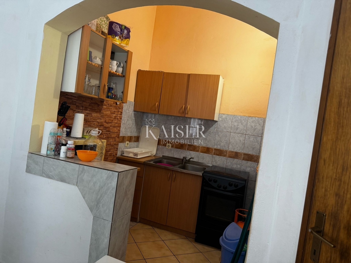 Zara, Vir casa con potenziale a 100 metri dal mare 