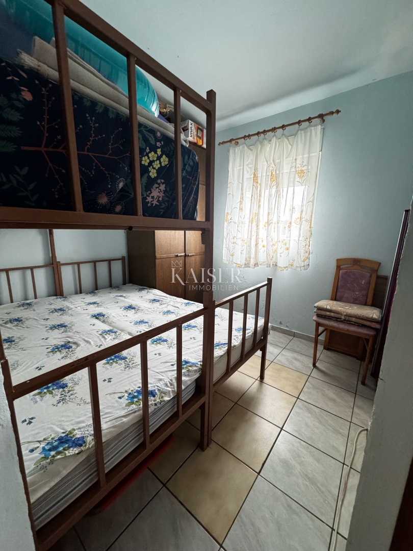 Zara, Vir casa con potenziale a 100 metri dal mare 