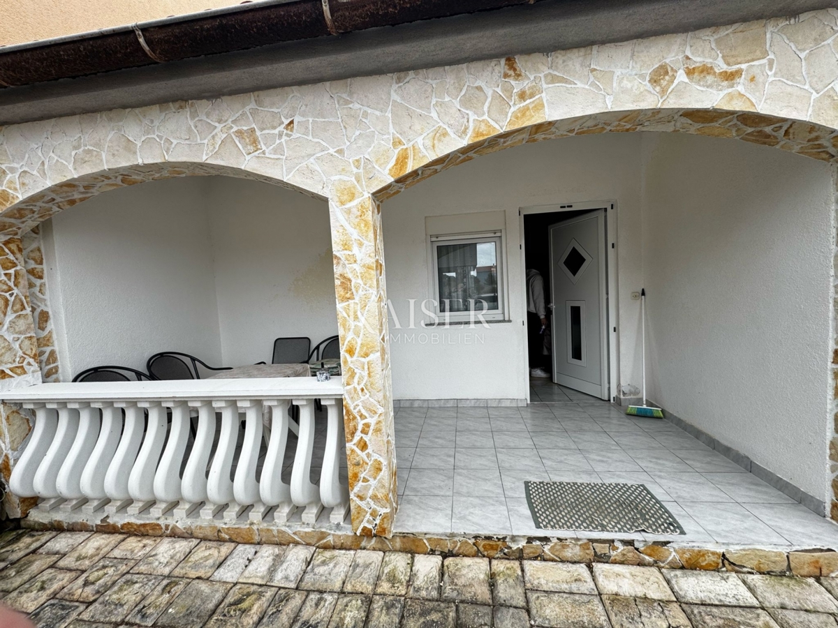 Zara, Vir casa con potenziale a 100 metri dal mare 