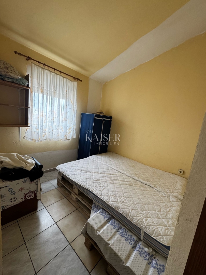 Zara, Vir casa con potenziale a 100 metri dal mare 