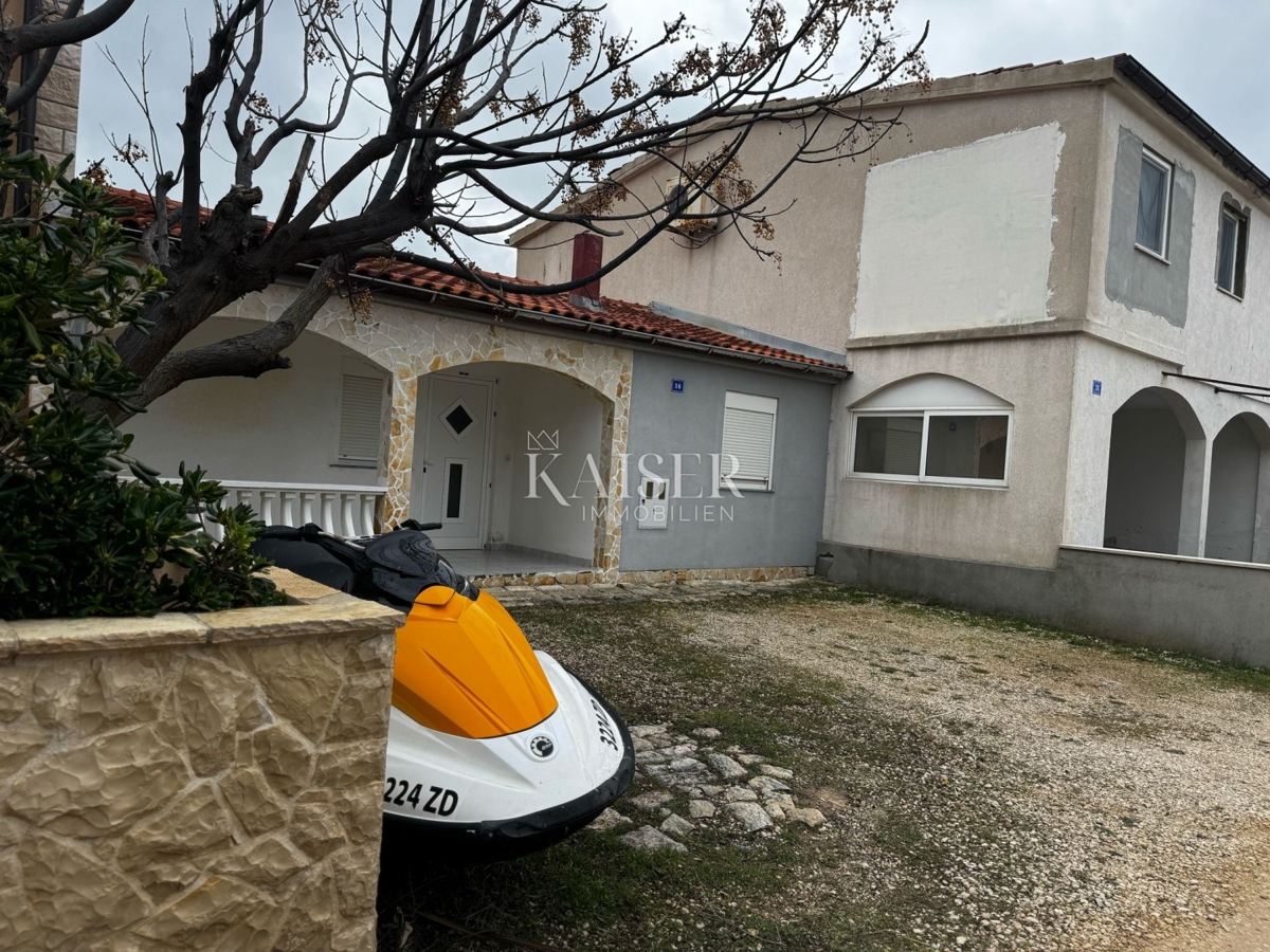 Zara, Vir casa con potenziale a 100 metri dal mare 