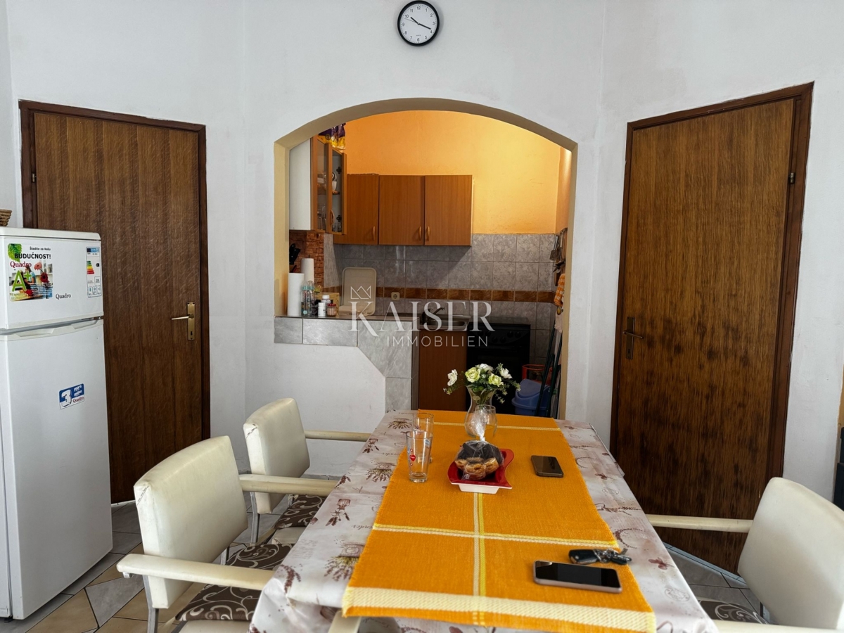 Zara, Vir casa con potenziale a 100 metri dal mare 