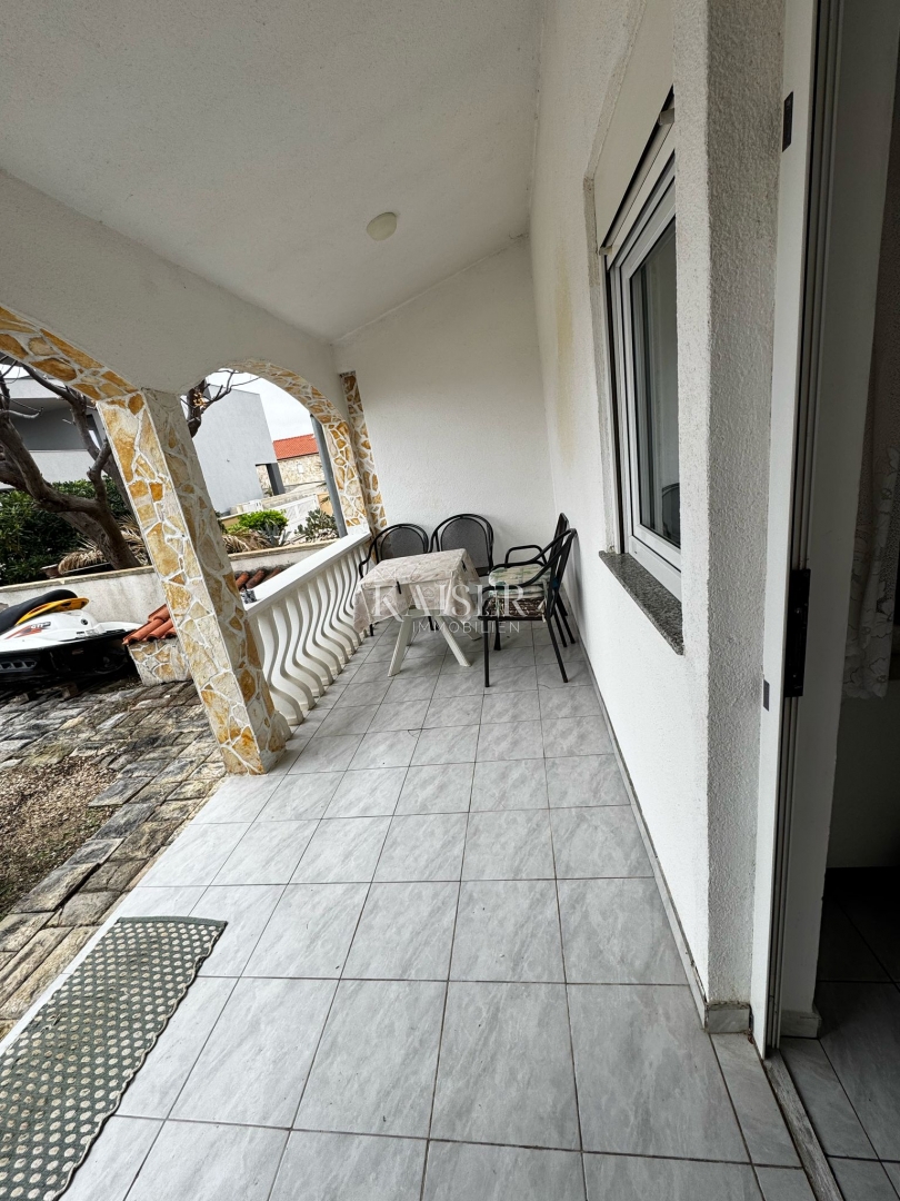 Zara, Vir casa con potenziale a 100 metri dal mare 