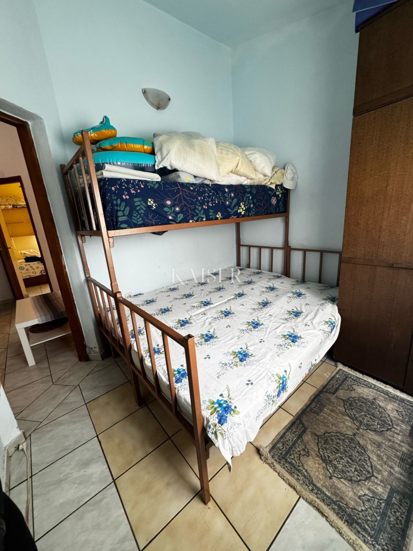 Zara, Vir casa con potenziale a 100 metri dal mare 