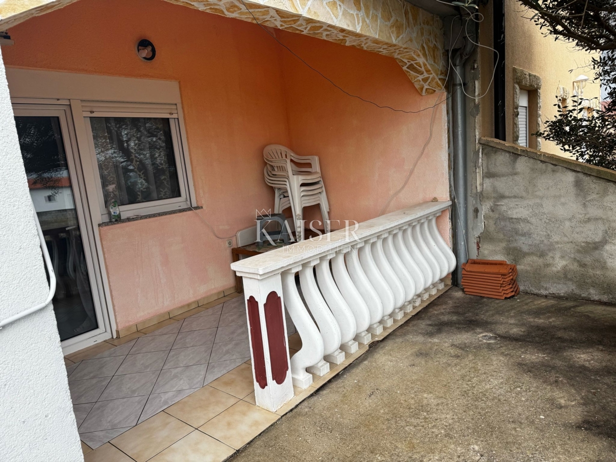 Zara, Vir casa con potenziale a 100 metri dal mare 