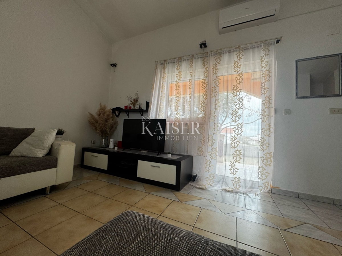 Zara, Vir casa con potenziale a 100 metri dal mare 