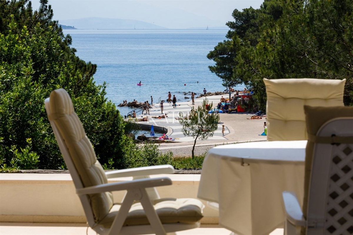 Krk, appartamento 100 m2 direttamente sul mare