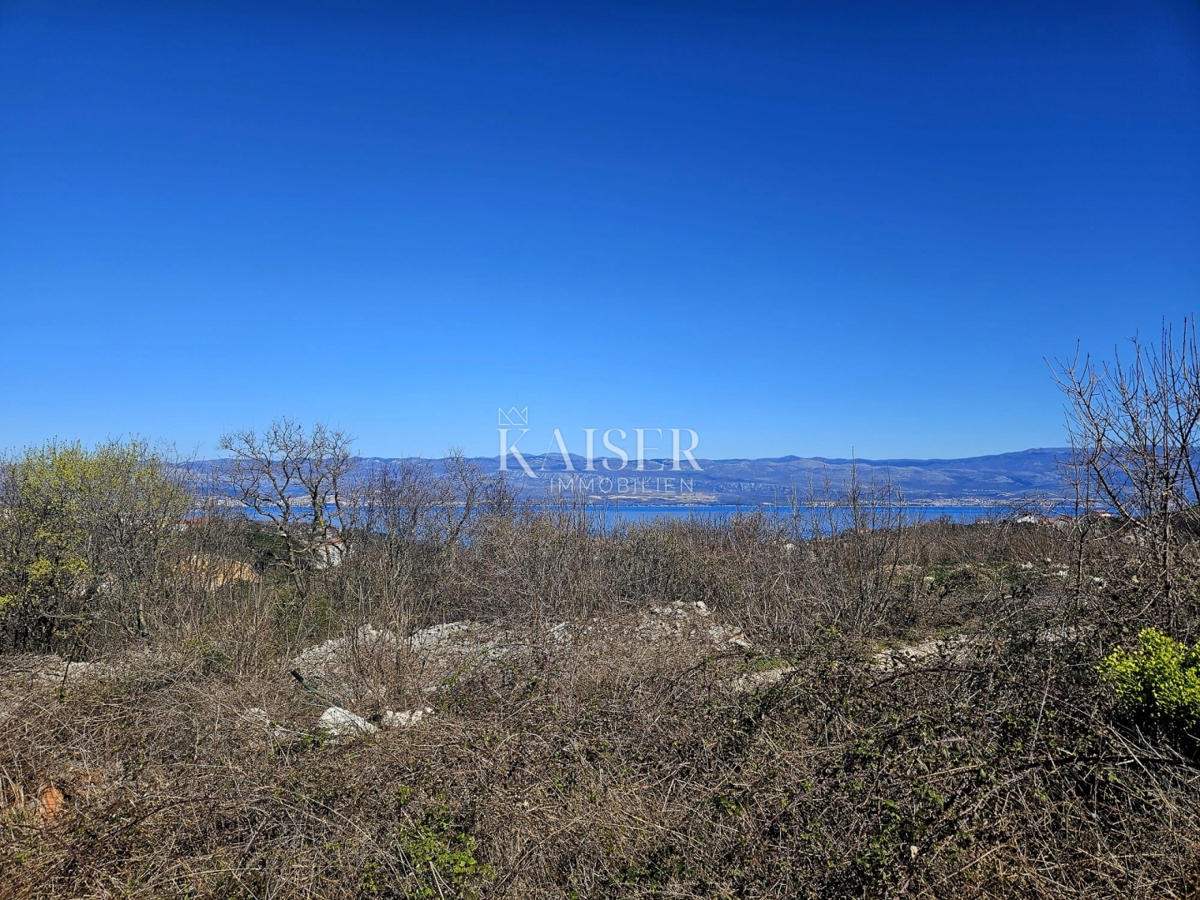 Vrbnik - terreno edificabile 2.500 m2, vista mare