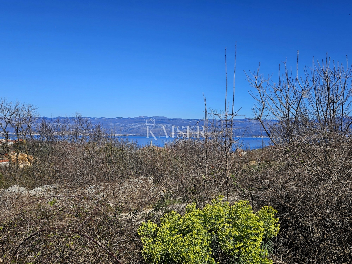 Vrbnik - terreno edificabile 2.500 m2, vista mare