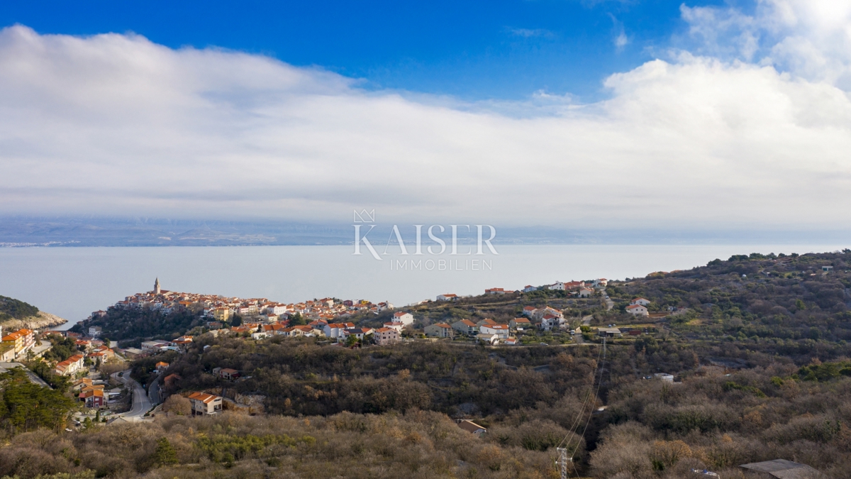 Vrbnik - terreno edificabile 2.500 m2, vista mare