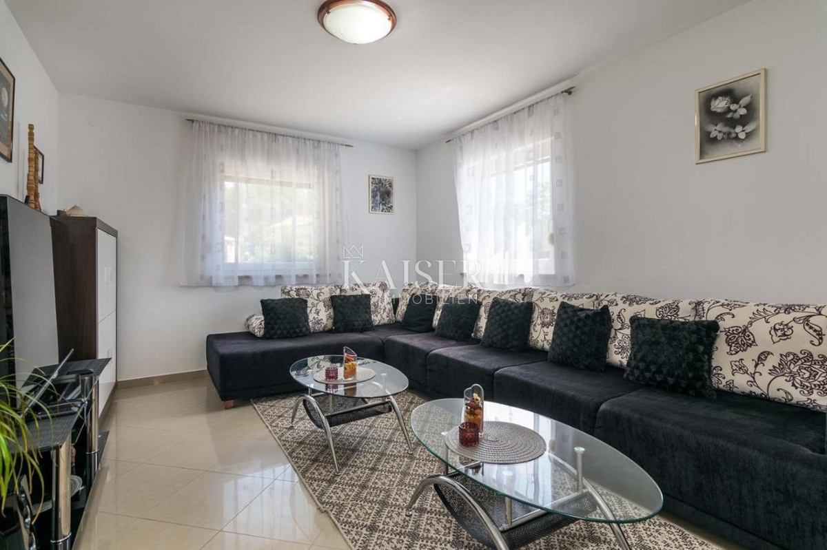 Istria, Pola - Casa familiare di 250 m² in posizione attraente con piscina