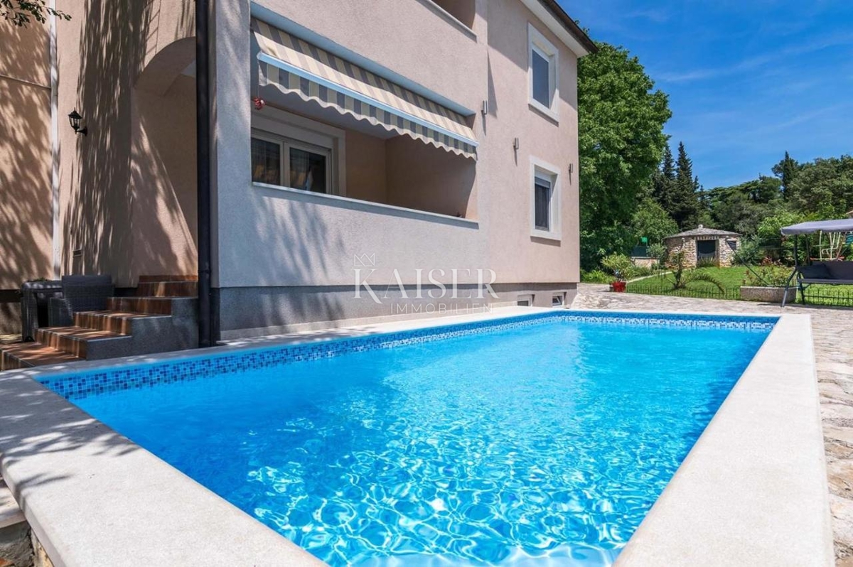 Istria, Pola - Casa familiare di 250 m² in posizione attraente con piscina