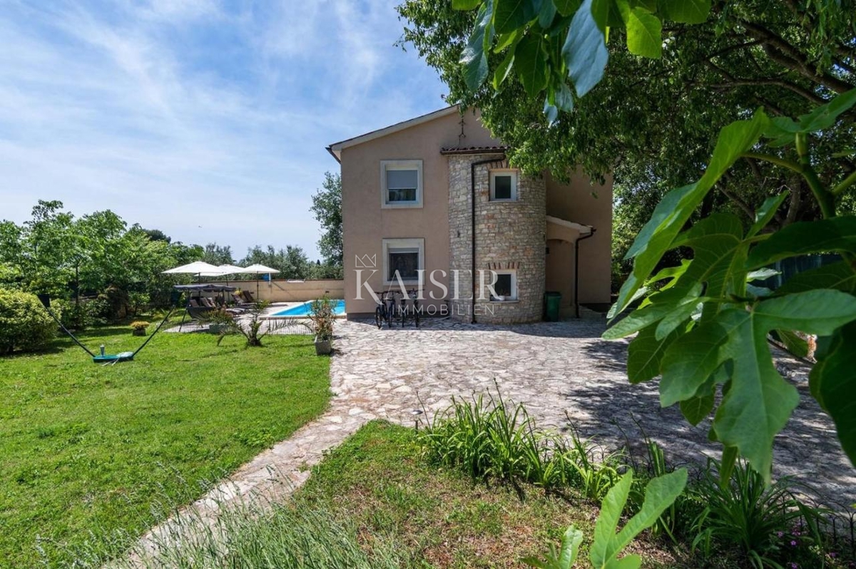 Istria, Pola - Casa familiare di 250 m² in posizione attraente con piscina