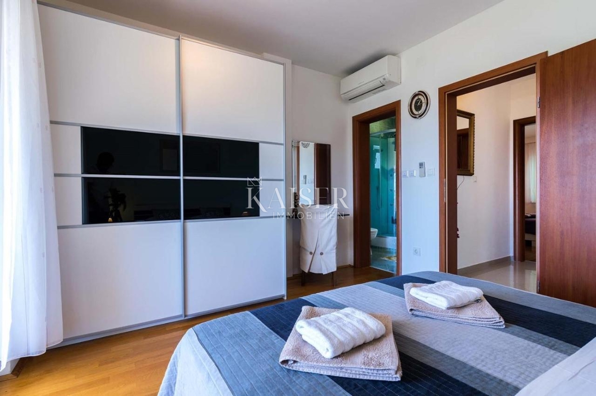 Istria, Pola - Casa familiare di 250 m² in posizione attraente con piscina