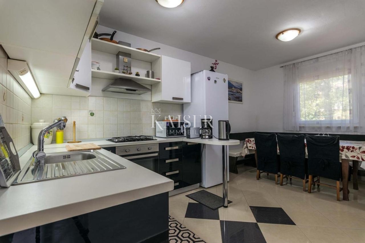 Istria, Pola - Casa familiare di 250 m² in posizione attraente con piscina
