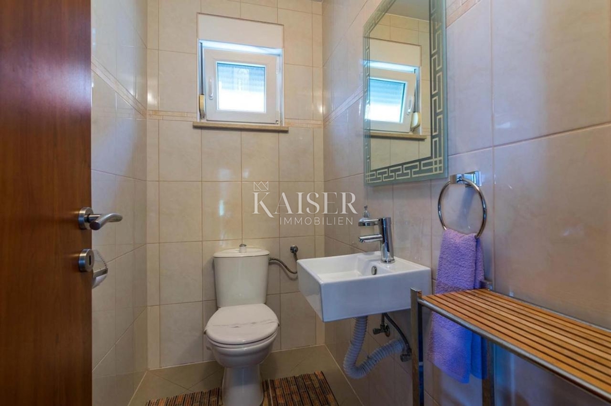 Istria, Pola - Casa familiare di 250 m² in posizione attraente con piscina