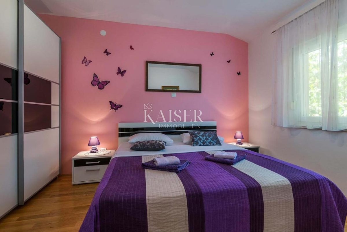 Istria, Pola - Casa familiare di 250 m² in posizione attraente con piscina