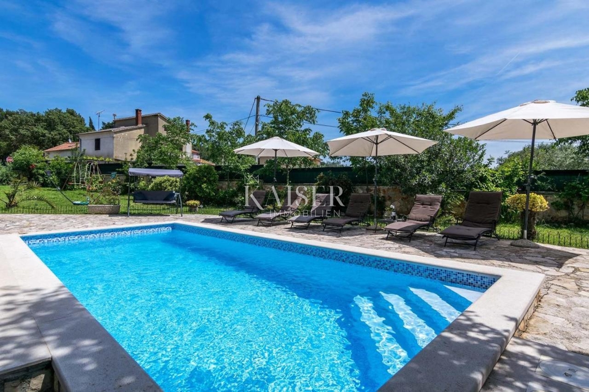 Istria, Pola - Casa familiare di 250 m² in posizione attraente con piscina