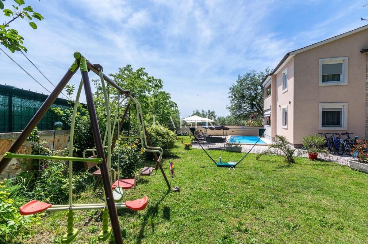 Istria, Pola - Casa familiare di 250 m² in posizione attraente con piscina
