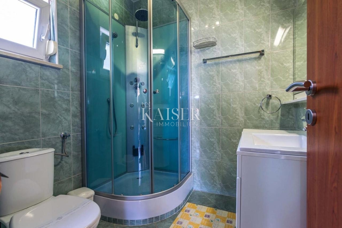 Istria, Pola - Casa familiare di 250 m² in posizione attraente con piscina