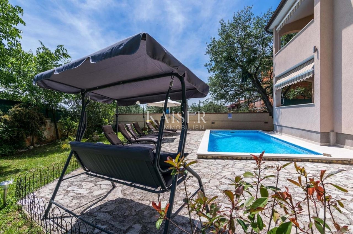 Istria, Pola - Casa familiare di 250 m² in posizione attraente con piscina