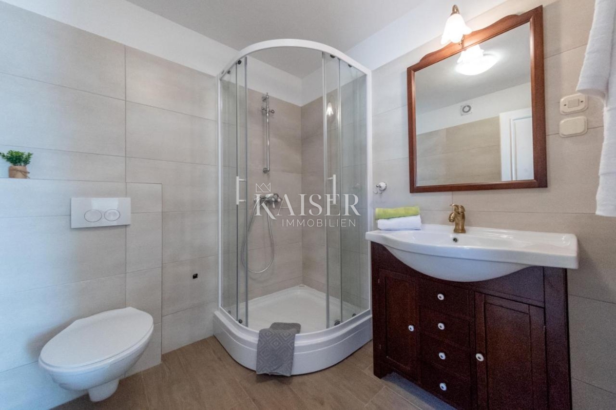 Isola di Ugljan, Sutominšćica - Casa in pietra prima fila al mare