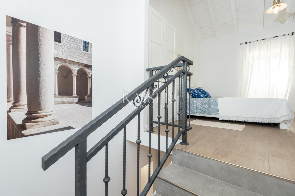 Isola di Ugljan, Sutominšćica - Casa in pietra prima fila al mare