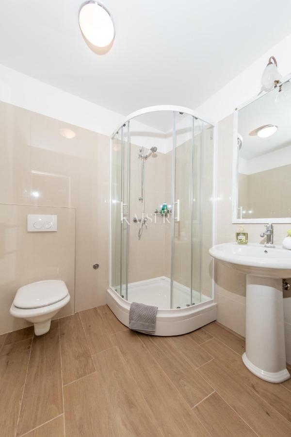 Isola di Ugljan, Sutominšćica - Casa in pietra prima fila al mare