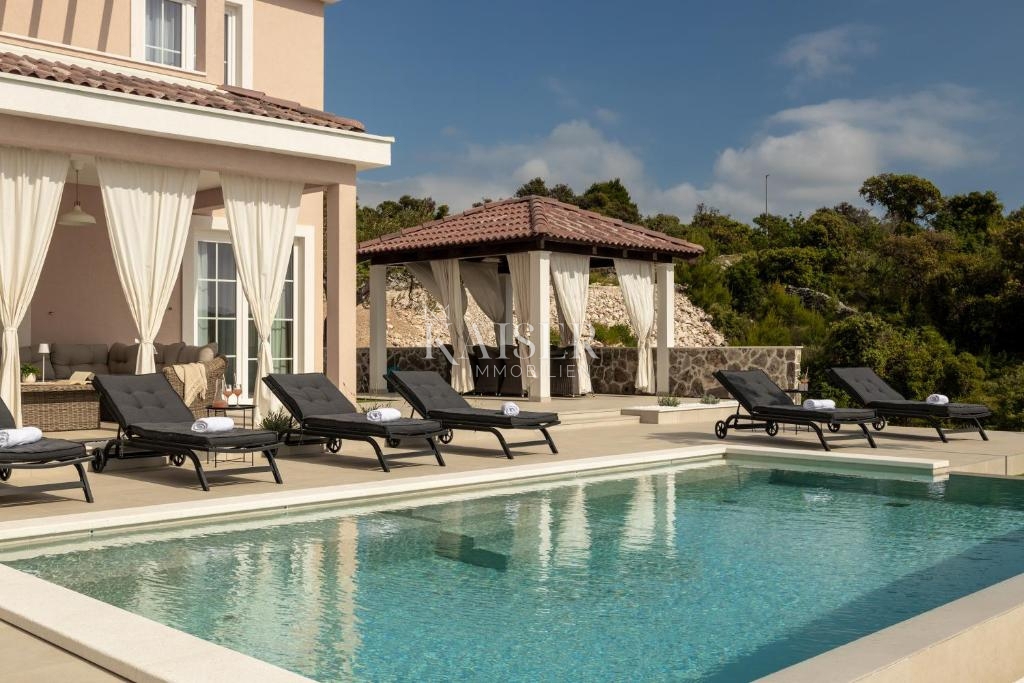 Villa Ražanj, Rogoznica, 230m2