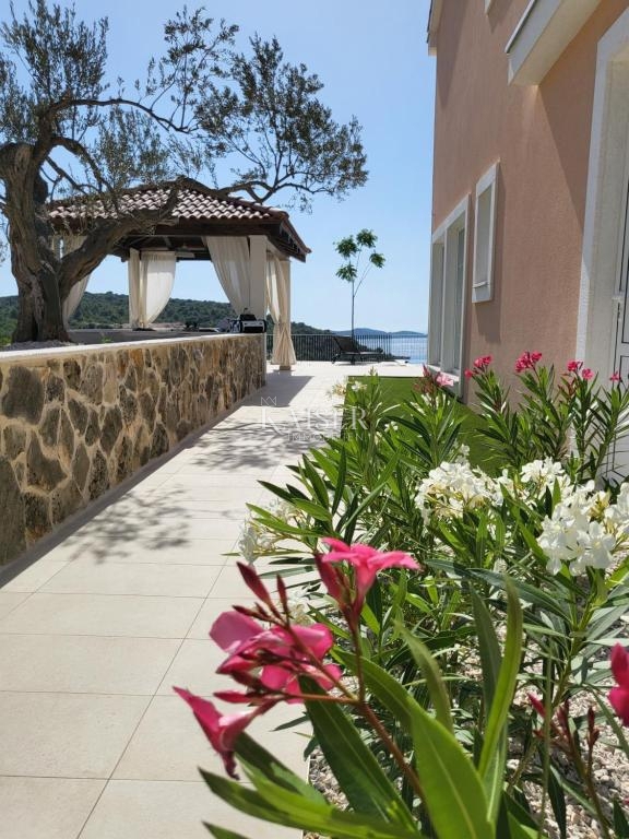 Villa Ražanj, Rogoznica, 230m2