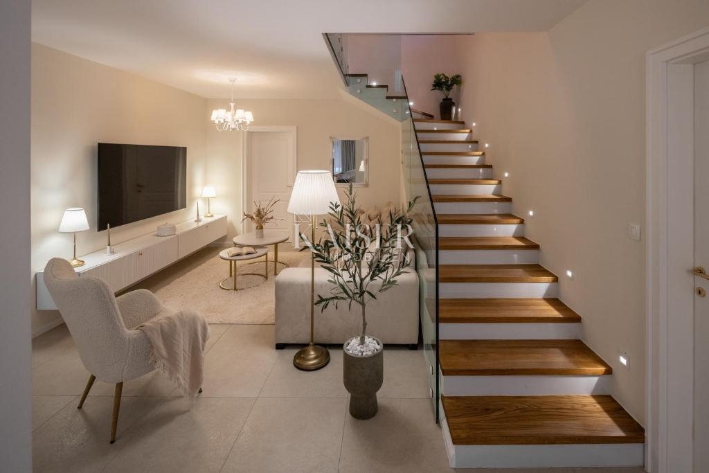 Villa Ražanj, Rogoznica, 230m2