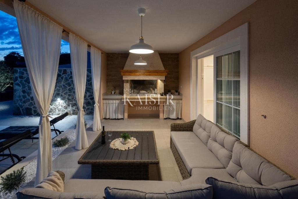 Villa Ražanj, Rogoznica, 230m2