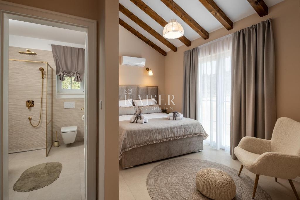 Villa Ražanj, Rogoznica, 230m2