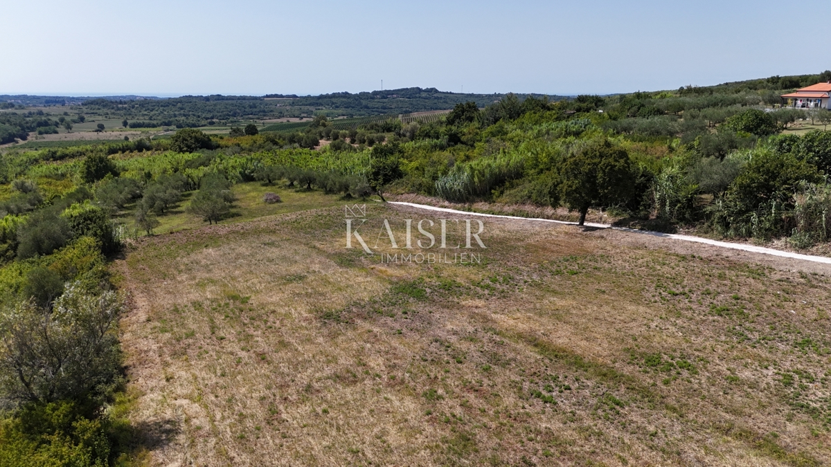 Земля під забудову Buje, 1.032m2