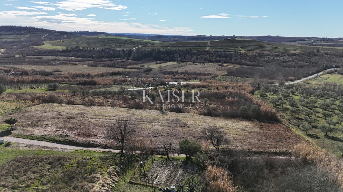 Земля під забудову Buje, 1.032m2