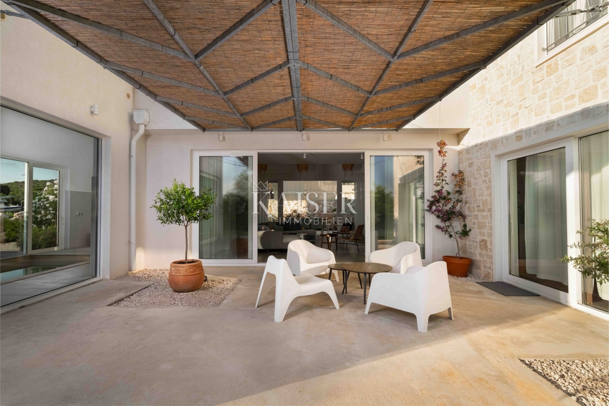 Zara, Ugljan - Villa mediterranea vicino al castello Califfi