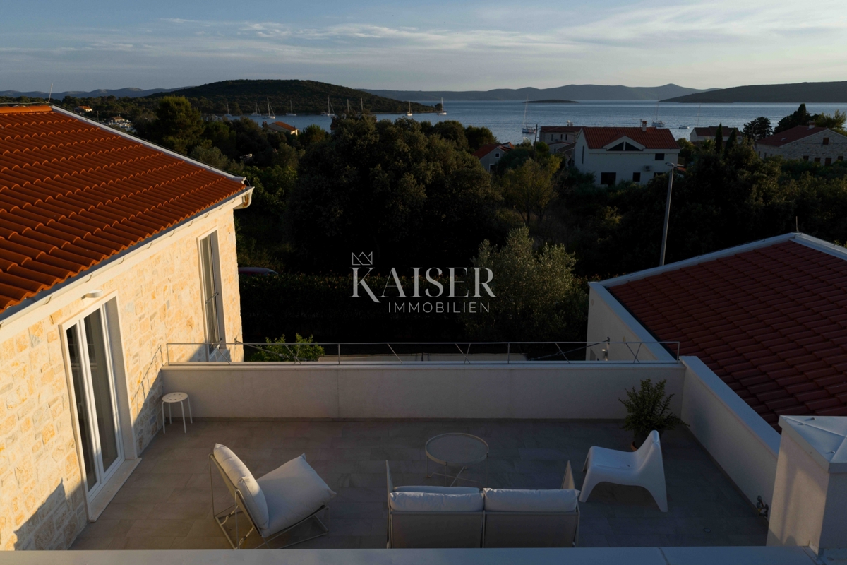 Zara, Ugljan - Villa mediterranea vicino al castello Califfi