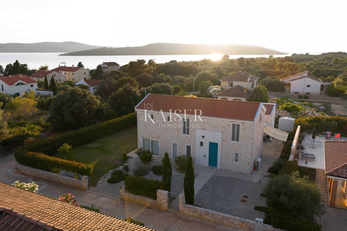 Zara, Ugljan - Villa mediterranea vicino al castello Califfi
