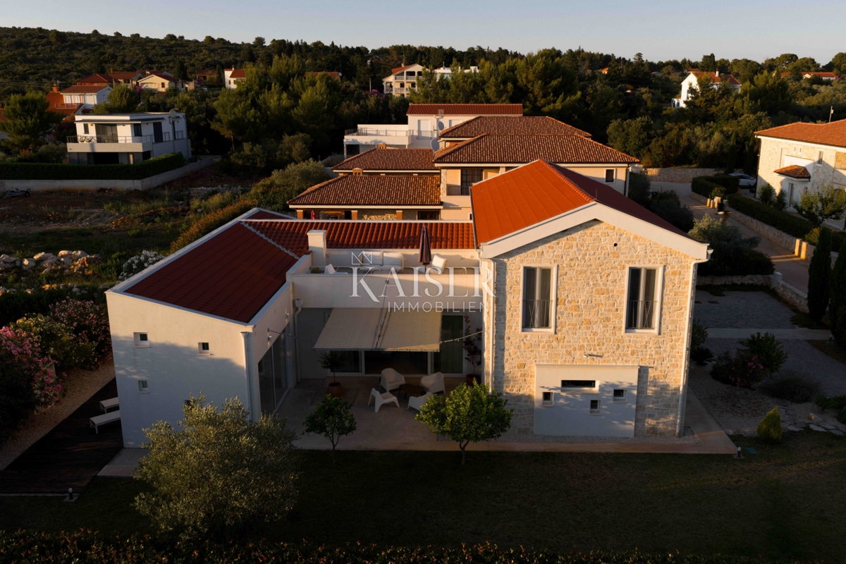 Zara, Ugljan - Villa mediterranea vicino al castello Califfi