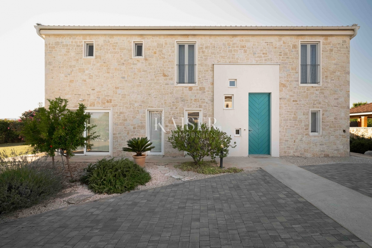 Zara, Ugljan - Villa mediterranea vicino al castello Califfi