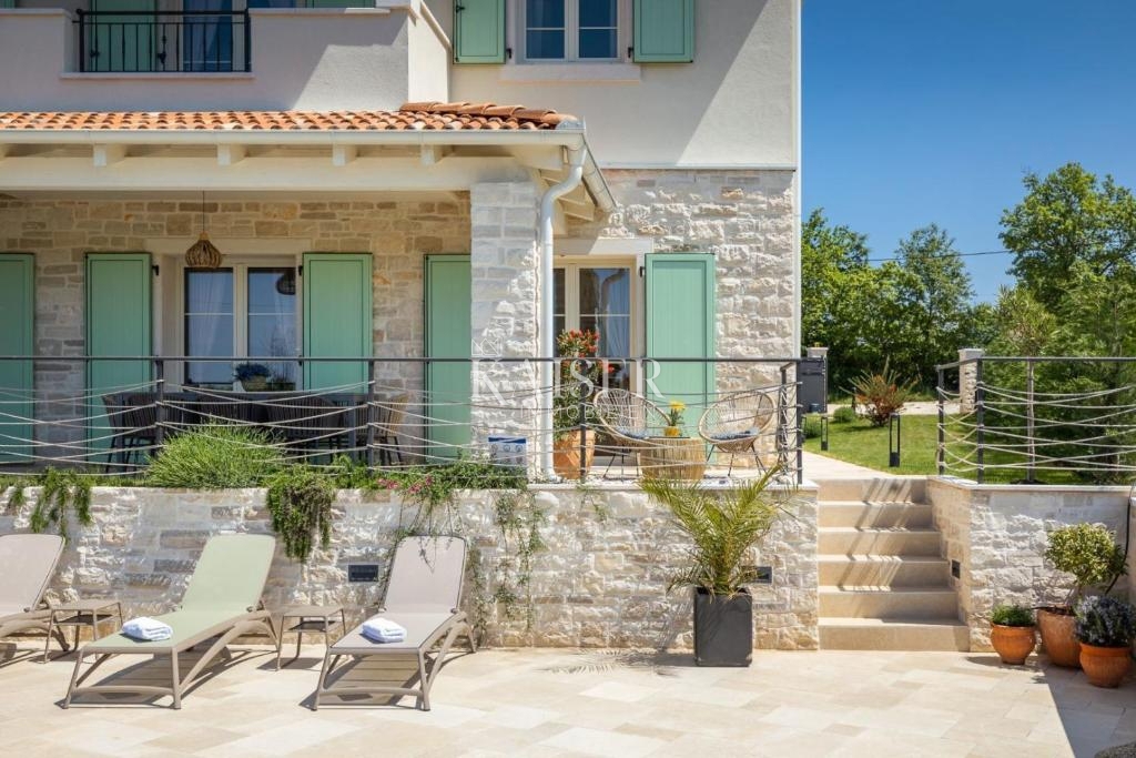 Istria - Visignano, bellissima villa mediterranea in pietra 