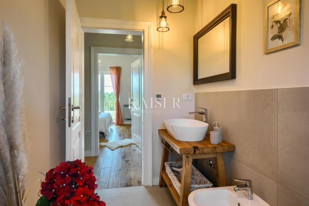 Istria - Visignano, bellissima villa mediterranea in pietra 