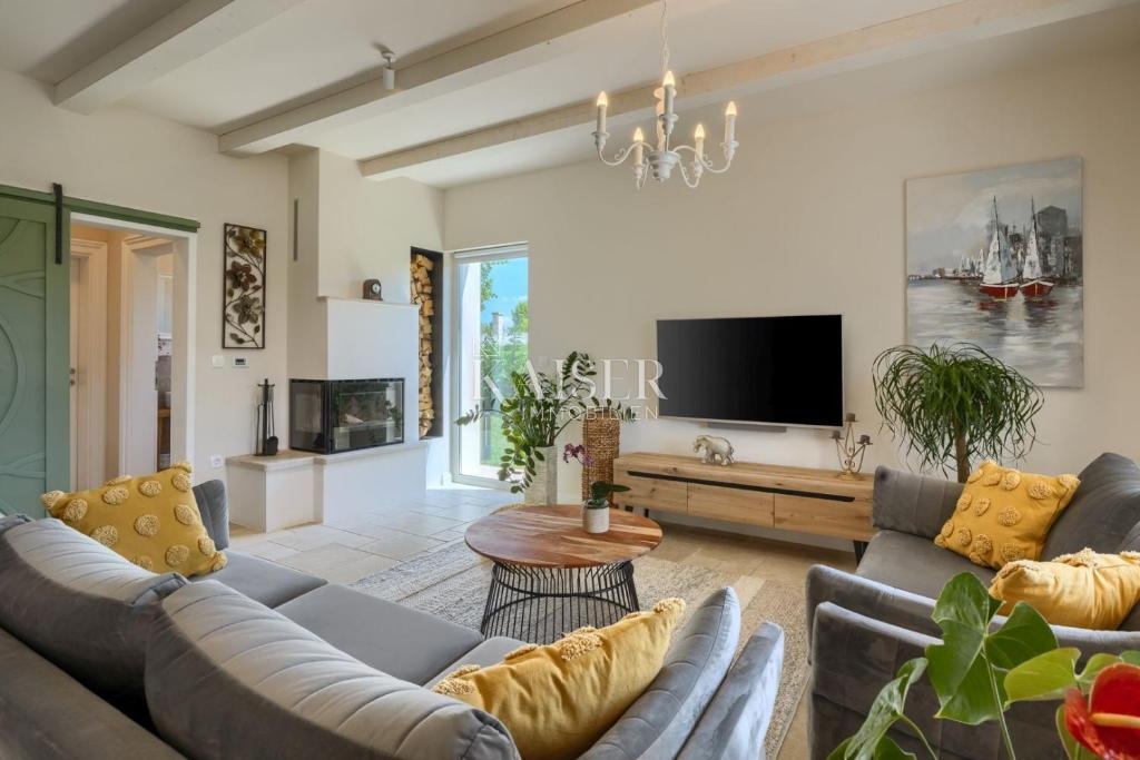 Istria - Visignano, bellissima villa mediterranea in pietra 