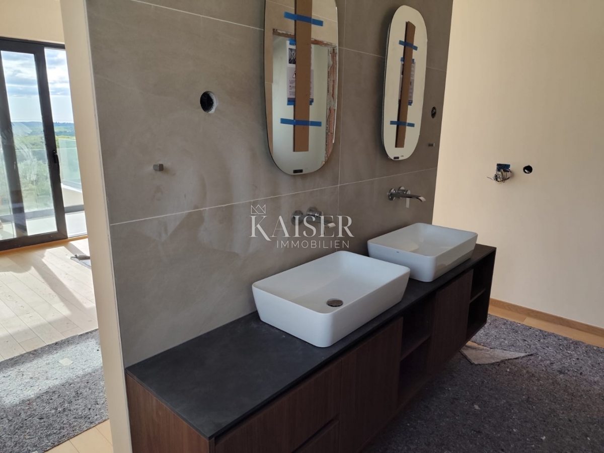 Istria - Sveti Lovreč, una villa esclusiva con una splendida vista sul mare