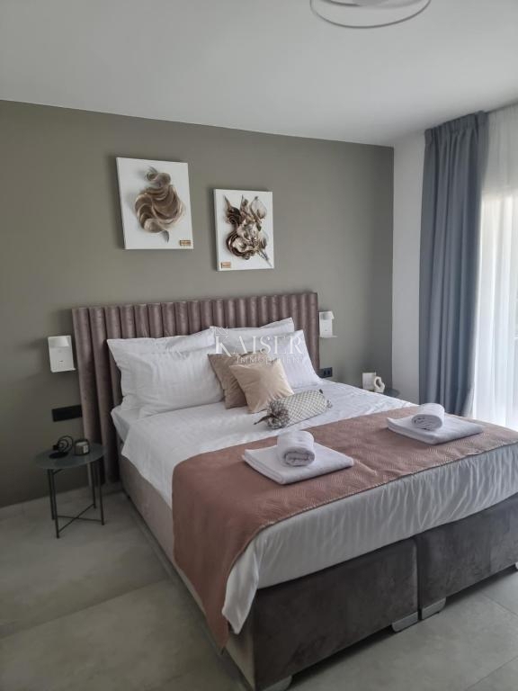 Zara, Privlaka – Villa moderna circondata da ulivi, vigneti e campi infiniti che si fondono con l’orizzonte del mare