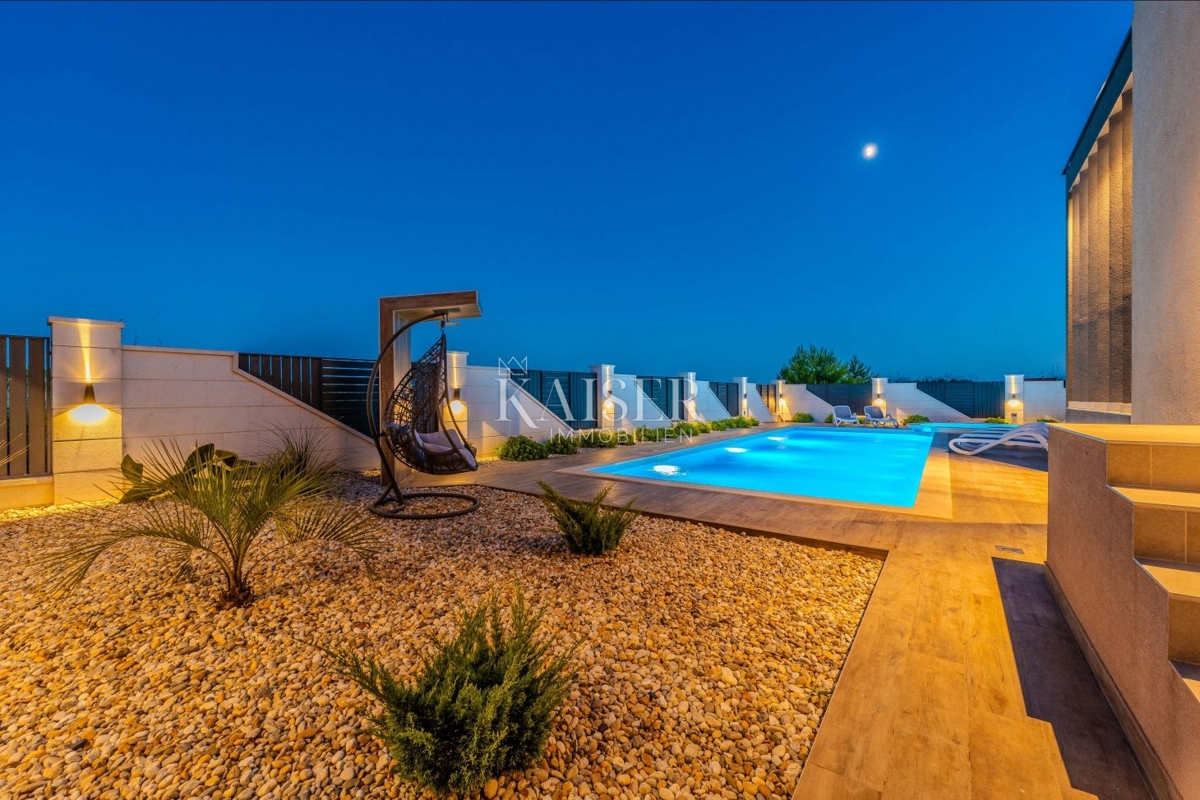 Zara, Privlaka – Villa moderna circondata da ulivi, vigneti e campi infiniti che si fondono con l’orizzonte del mare