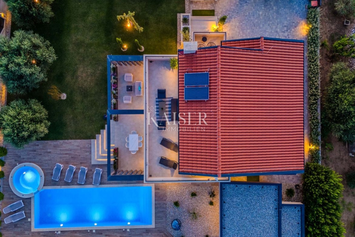 Zara, Privlaka – Villa moderna circondata da ulivi, vigneti e campi infiniti che si fondono con l’orizzonte del mare