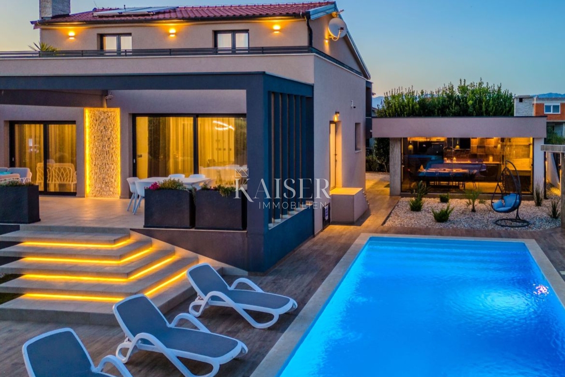 Zara, Privlaka – Villa moderna circondata da ulivi, vigneti e campi infiniti che si fondono con l’orizzonte del mare